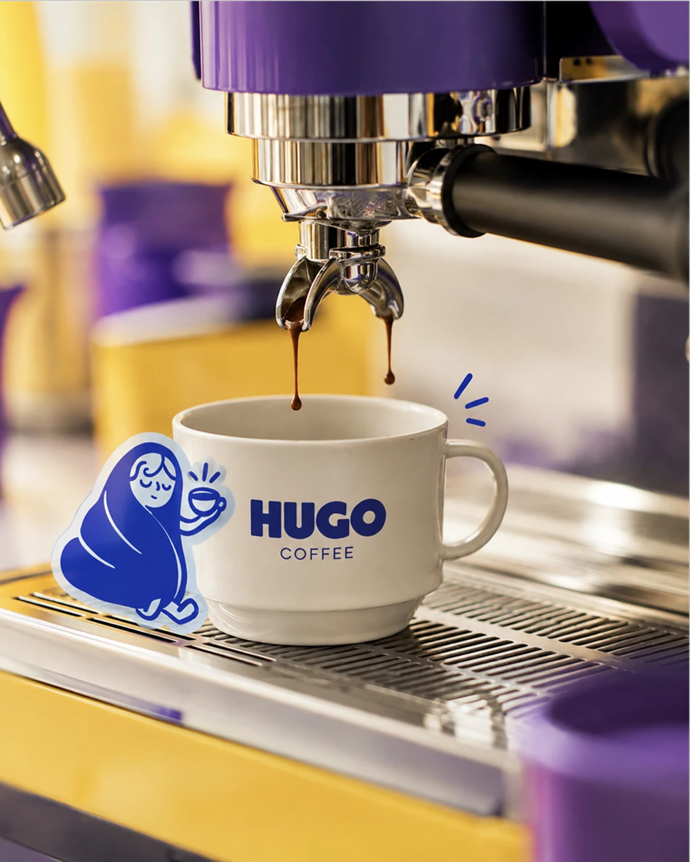 Espresso pouring into a Hugo mug